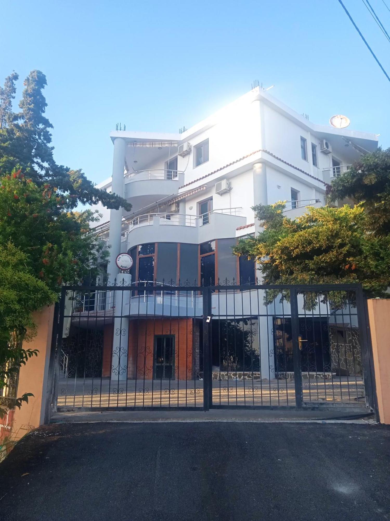 Hotel Moris Дуррес Экстерьер фото